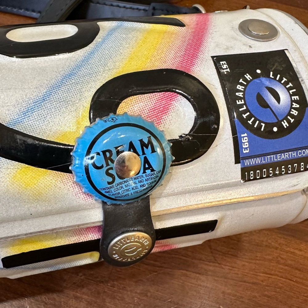 🌟HP🌟VTG 1993 Little Earth Hawaii Aloha State Metal License Plate Purse Crossbody - Picture 4 of 14